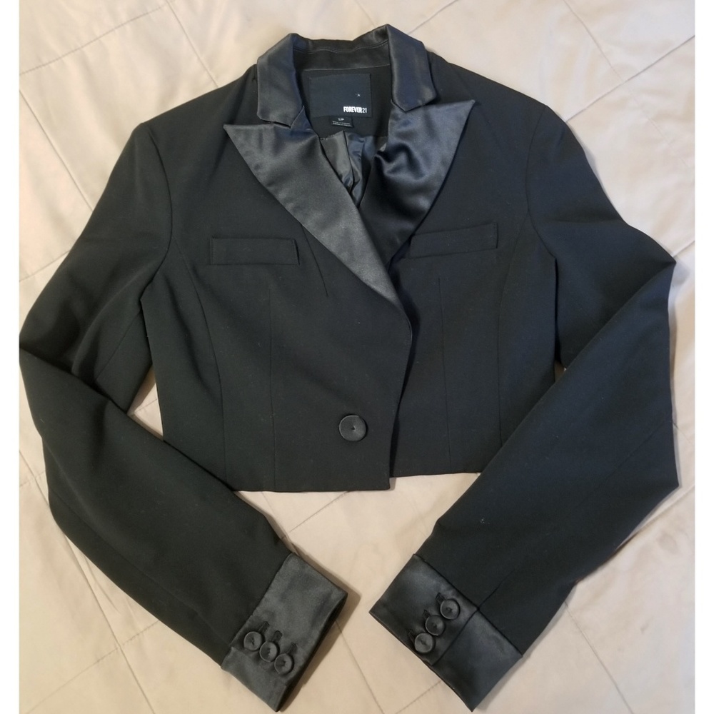 Forever21 Black Cropped Blazer / suit